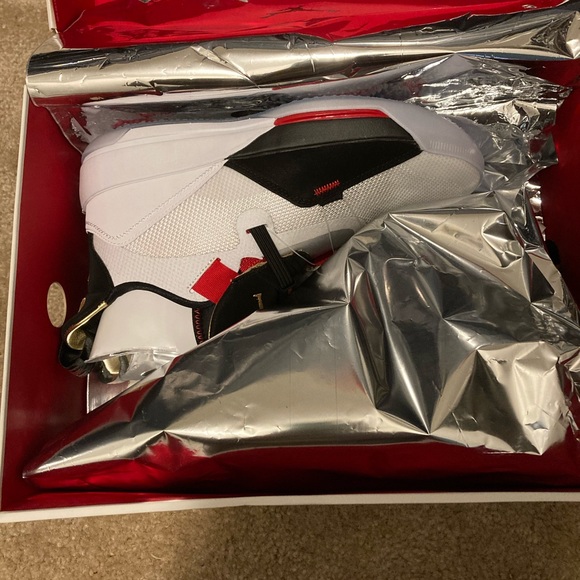 Jordan XXXIII (Never Worn)- $185 - Picture 5 of 8